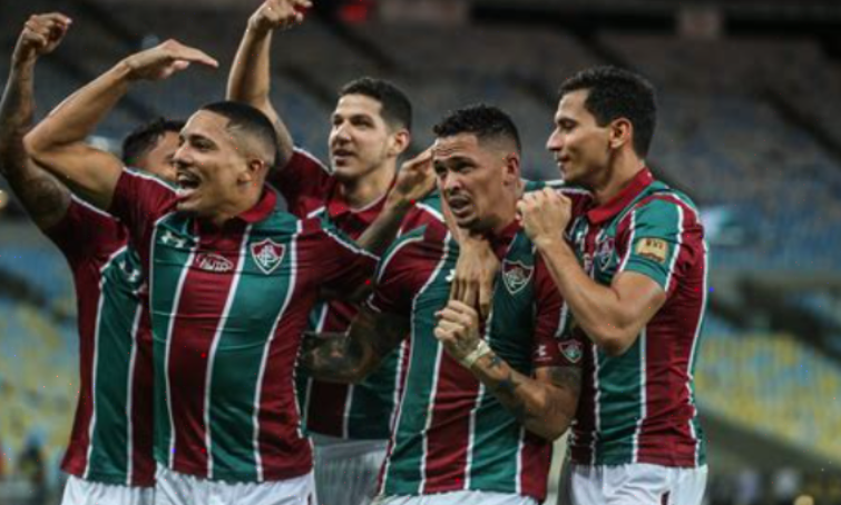 Torcida do Fluminense faz festa no embarque para o Mundial de Clubes e provoca: ‘O City vai morrer’