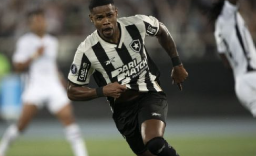 Júnior Santos decide, Botafogo vence a LDU e assume a segunda colocação do grupo na Libertadores